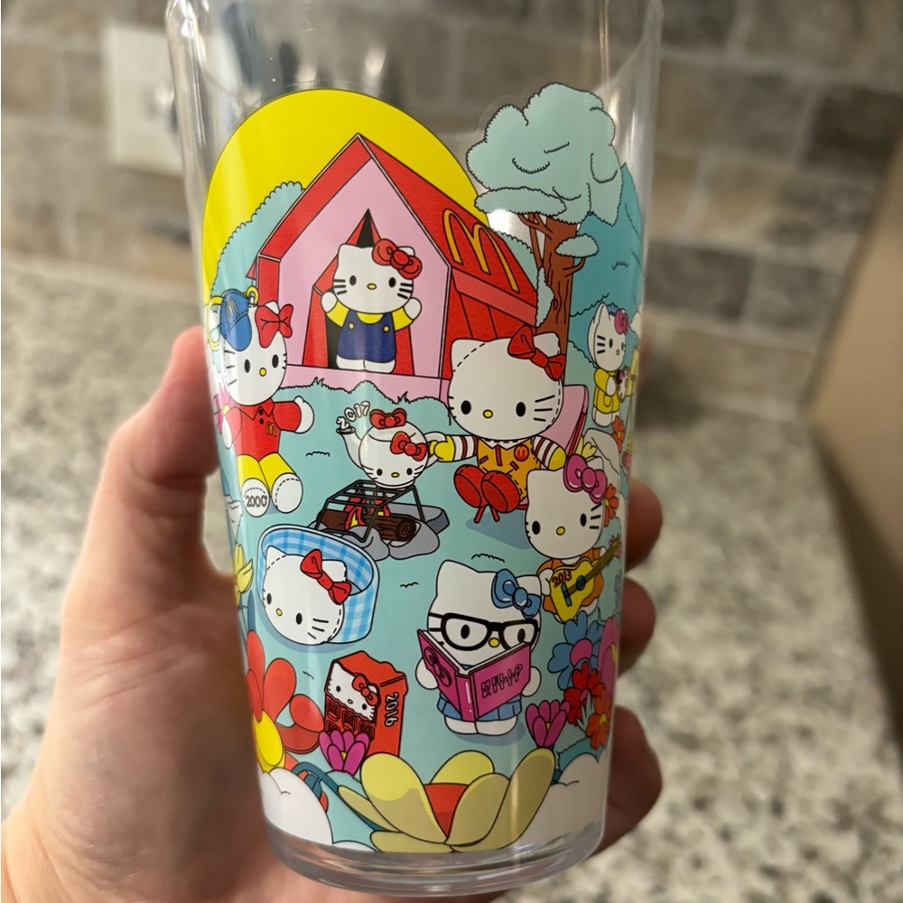 ‼️Collectors‼️ Cup Hello Kitty/Snoopy